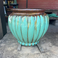 Load image into Gallery viewer, Scalloped Low Urn - Medium