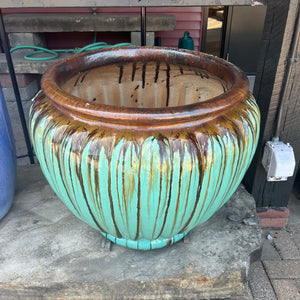 Scalloped Low Urn - Large